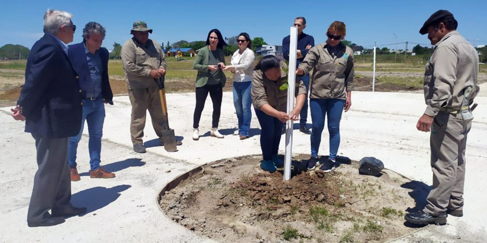 La CARU entregó árboles y equipos para control del agua en Federación