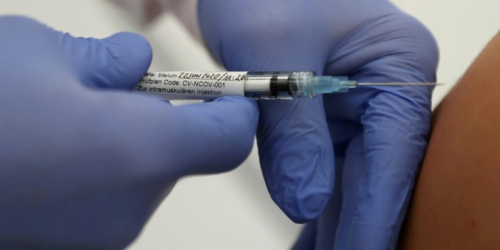 Confirman que la primera vacuna contra el coronavirus probada en Estados Unidos dio resultados positivos y entra en la fase final de ensayo