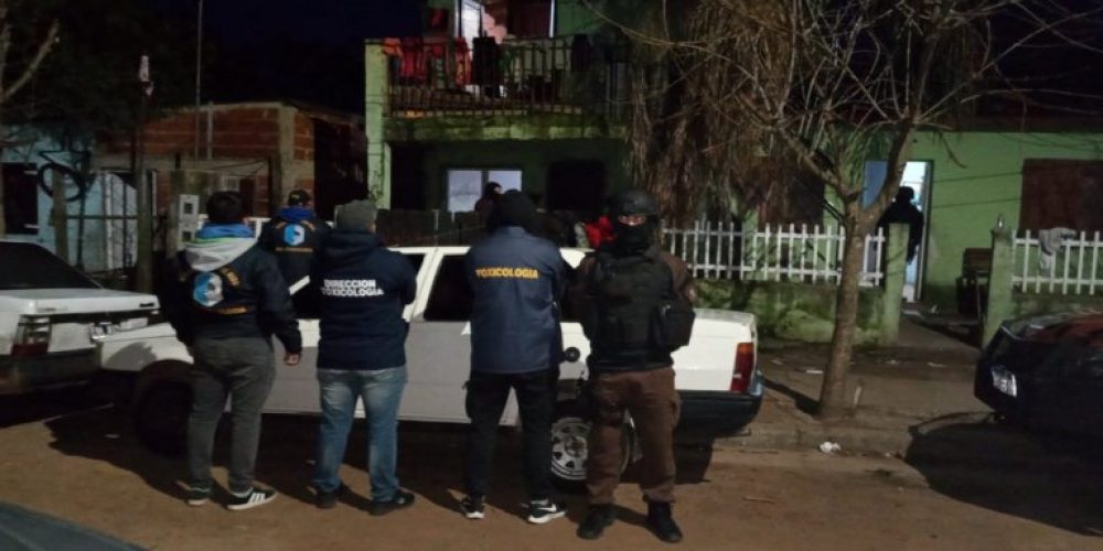 Detuvieron a seis hombres tras diversos allanamientos por narcomenudeo