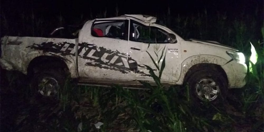 Una camioneta despistó y murió el conductor al salir despedido de vehículo