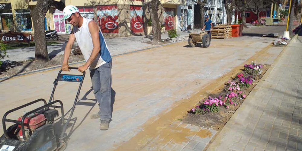 Federación: Avanza la obra de modernización de la Avenida comercial