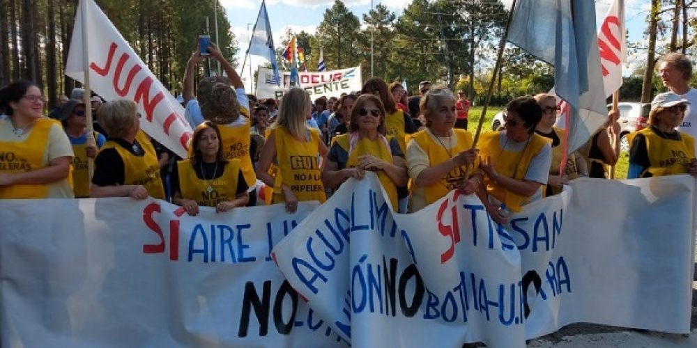 Gualeguaychú marchó al puente y pidió que se dejen de lado las mezquindades político partidarias