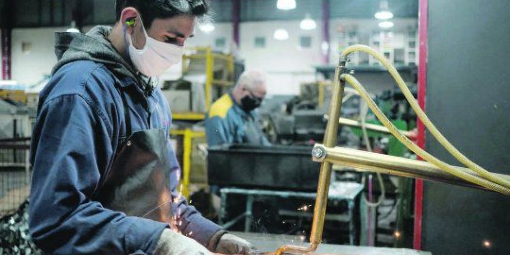 La industria se desplomó casi 31% en abril y se encuentra en niveles de hace 17 años