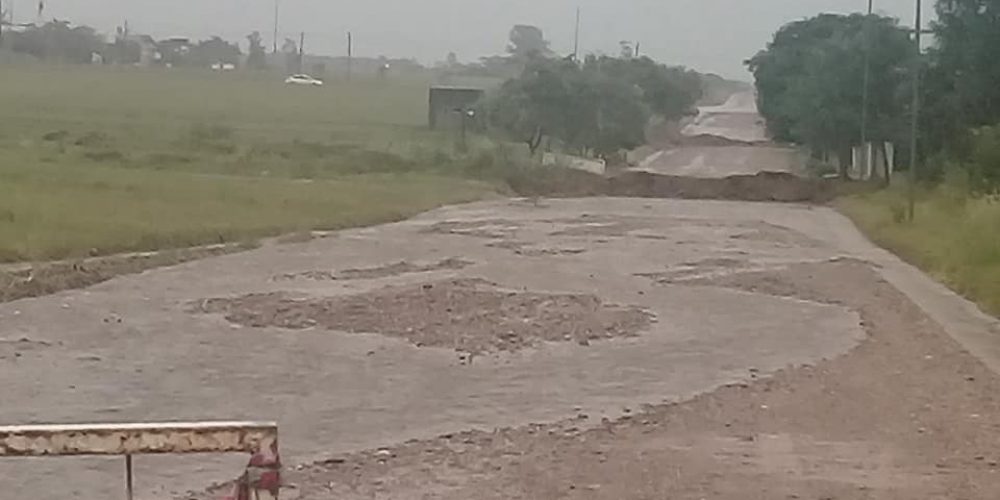 Cortaron calle Porteiro de Flores a efectos de evitar la inundación de las viviendas