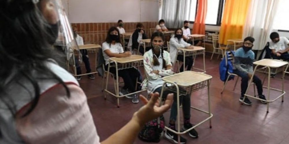 “Levantamos toda medida gremial y el lunes volvemos a las aulas”, afirmo el Titular de AGMER