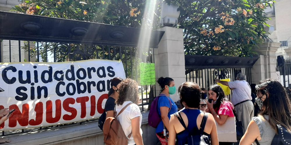 Autoconvocados protestaron frente al Iosper por la falta de pago de las prestaciones