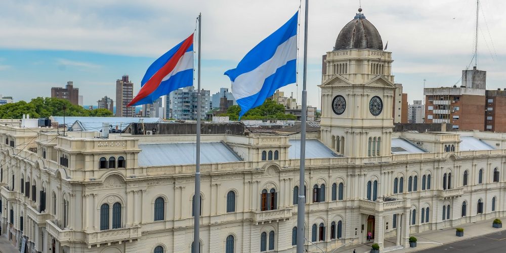 El Gobierno convocó a reabrir las paritarias estatales y docentes el próximo martes