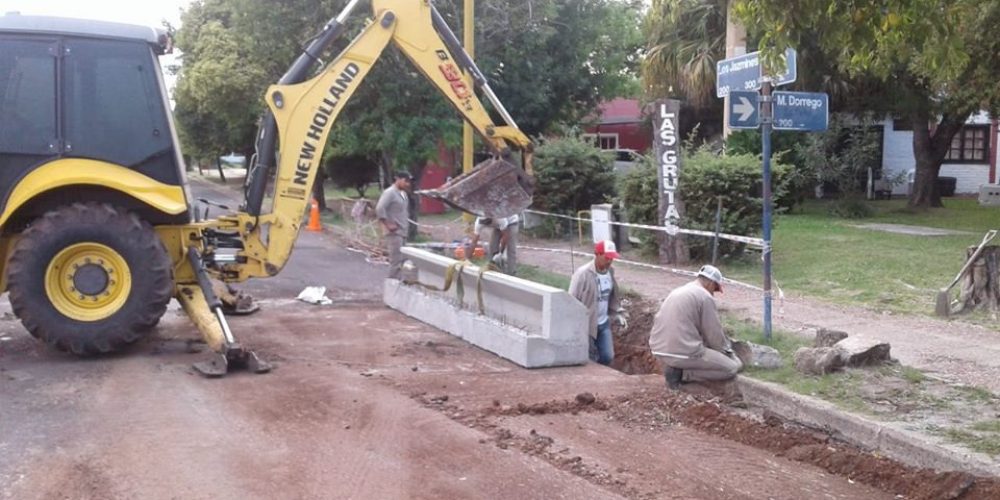 Realizan una obra para evitar inundaciones en calle Los Jazmines