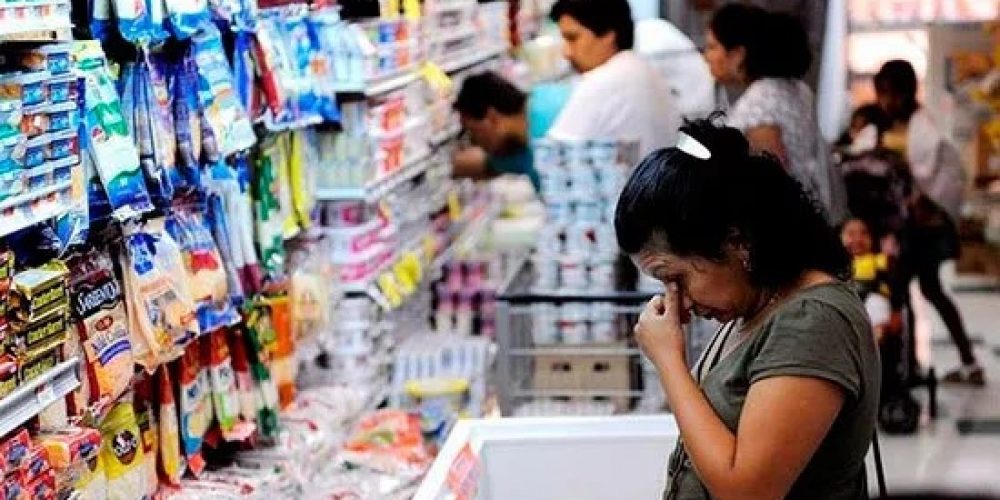 La canasta básica subió un 4,7% en diciembre y una familia necesitó $ 54208 pesos para no ser pobre