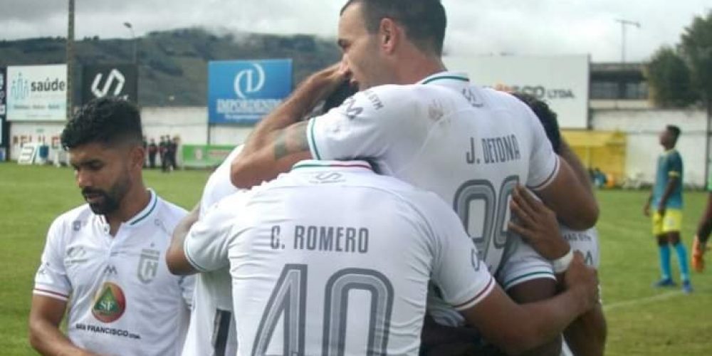 JORGE DETONA MARCÓ DOS GOLES PARA LA VICTORIA DE CHACARITAS