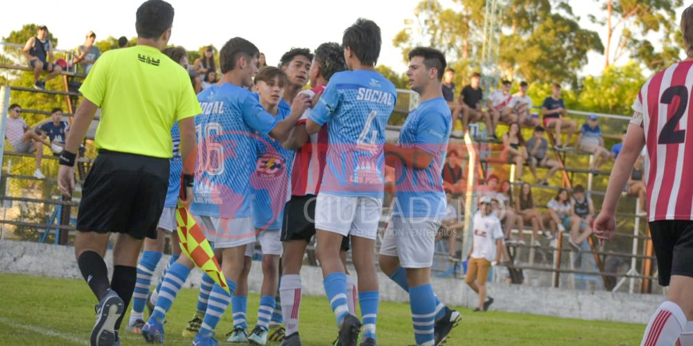 Estudiantes – Social suspendido por agresión al árbitro