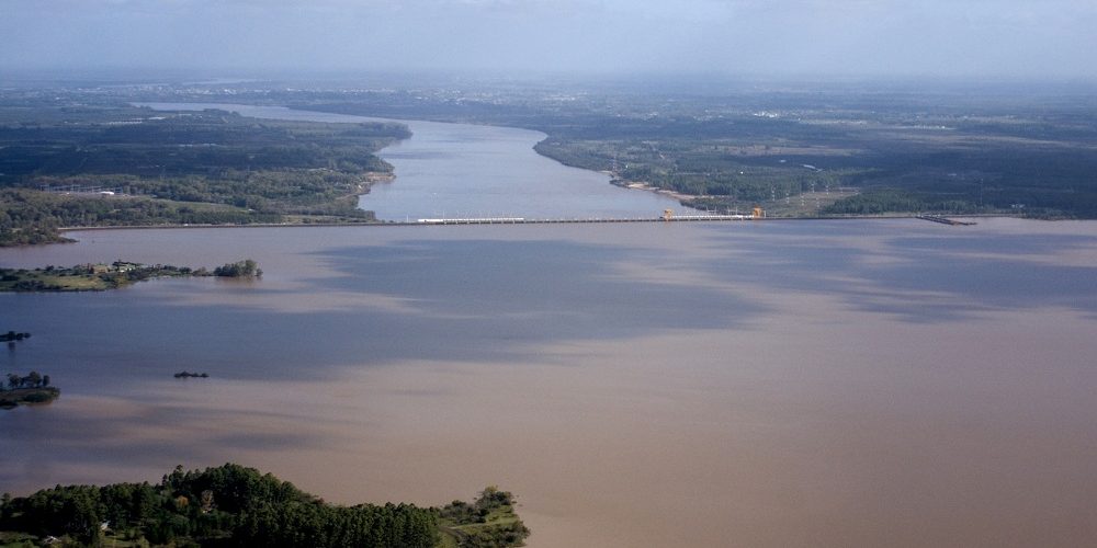 Salto Grande realizará un relevamiento aéreo en la franja costera del embalse