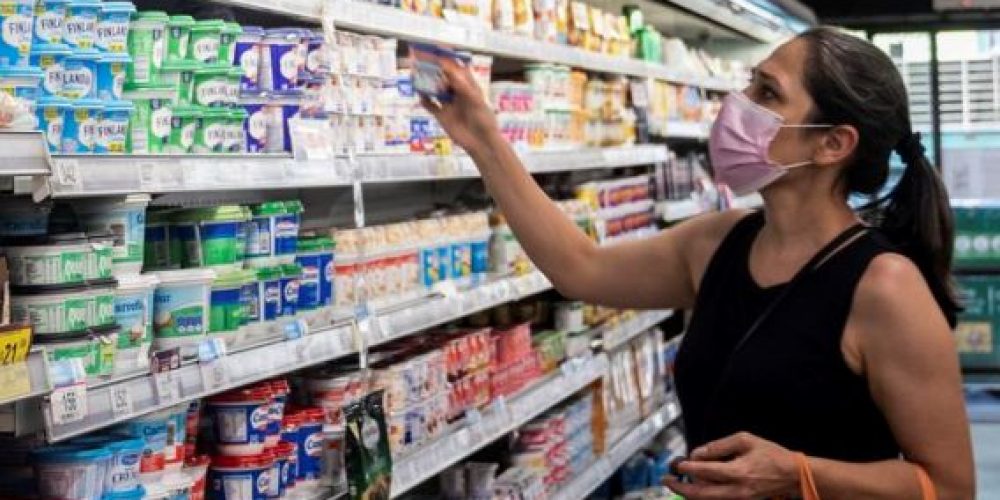 La inflación se aceleró a 3,8% en diciembre y acumuló 50,9% en 2021