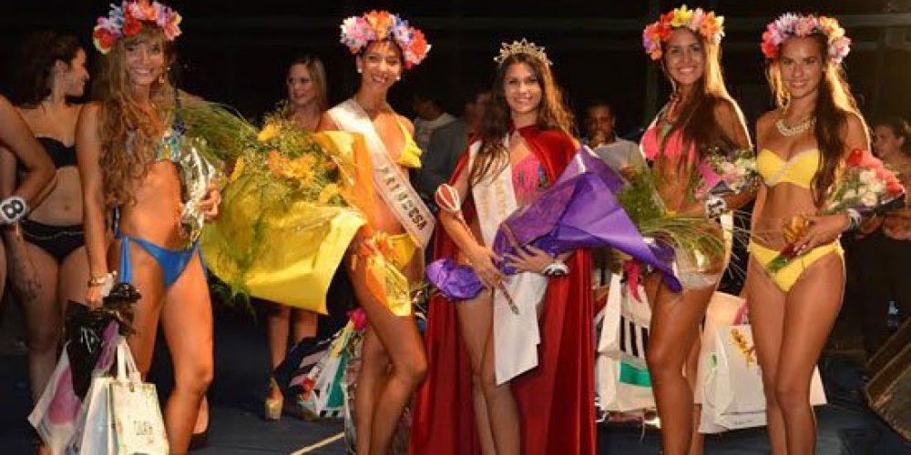 Feministas de Concepción del Uruguay celebran el fin de la elección de la reina y van por más