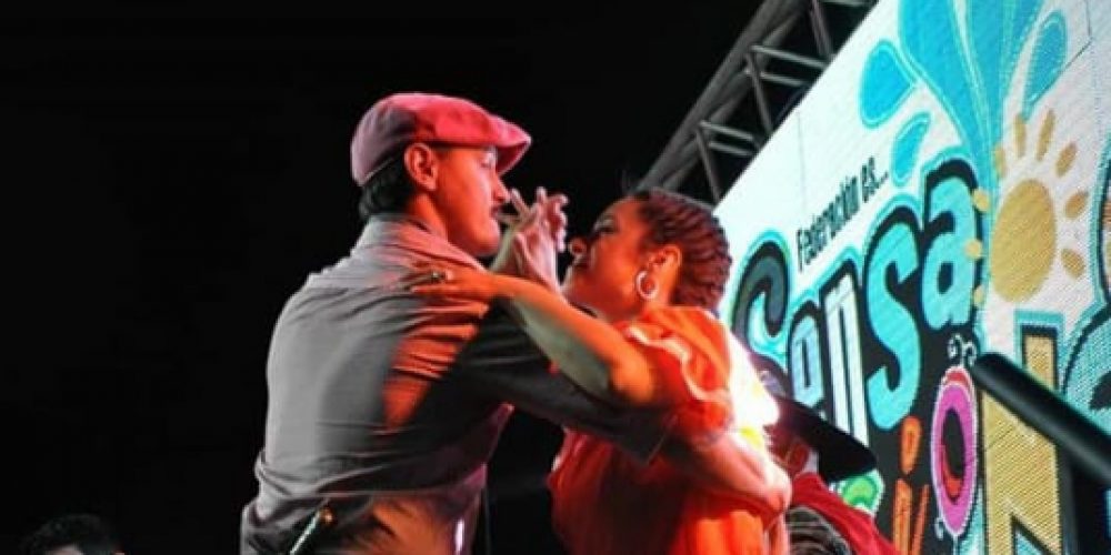 Pareja de baile de Federación junto a Juan y Ernestito Montiel en la Fiesta Nacional del Chámame