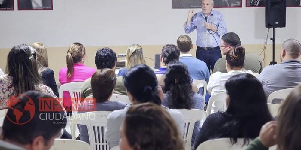 Charla sobre “Desafíos de la planificación territorial para los Municipios Entrerrianos” en el Comité de la UCR