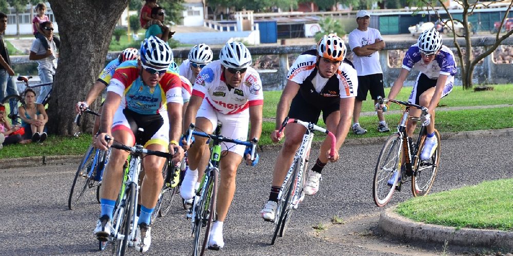 Competencia de Ciclismo en el Circuito de Playa Baly