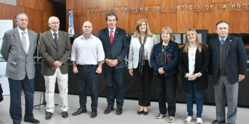 El Poder Judicial donó computadoras al Consejo General de Educación