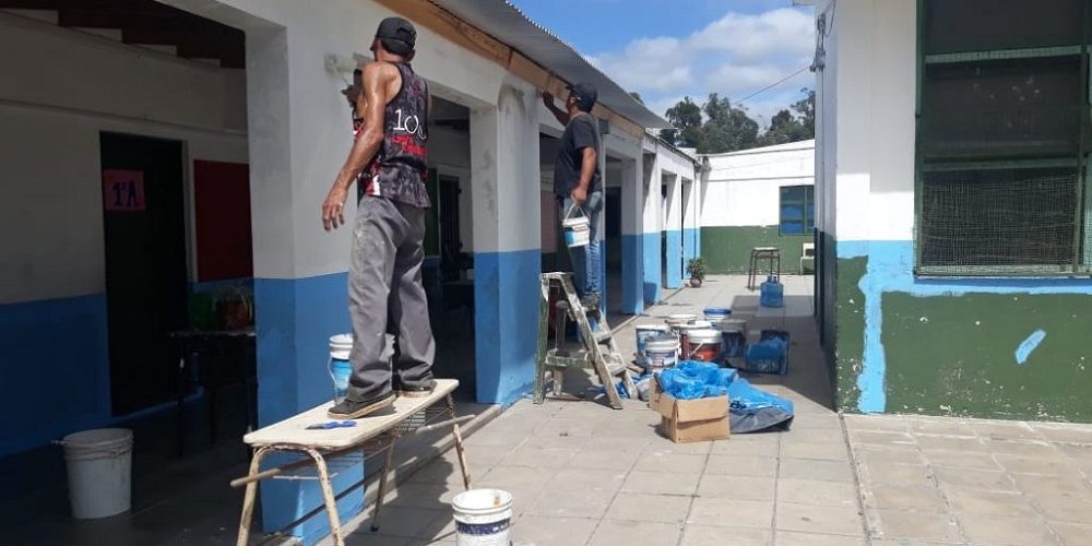 Apuestan a la refacción de escuelas para vincular a los planes con el trabajo