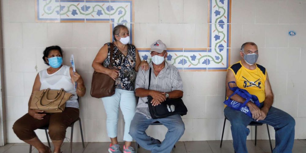 Por qué hay personas que tienen dos dosis de la vacuna e igualmente mueren por coronavirus