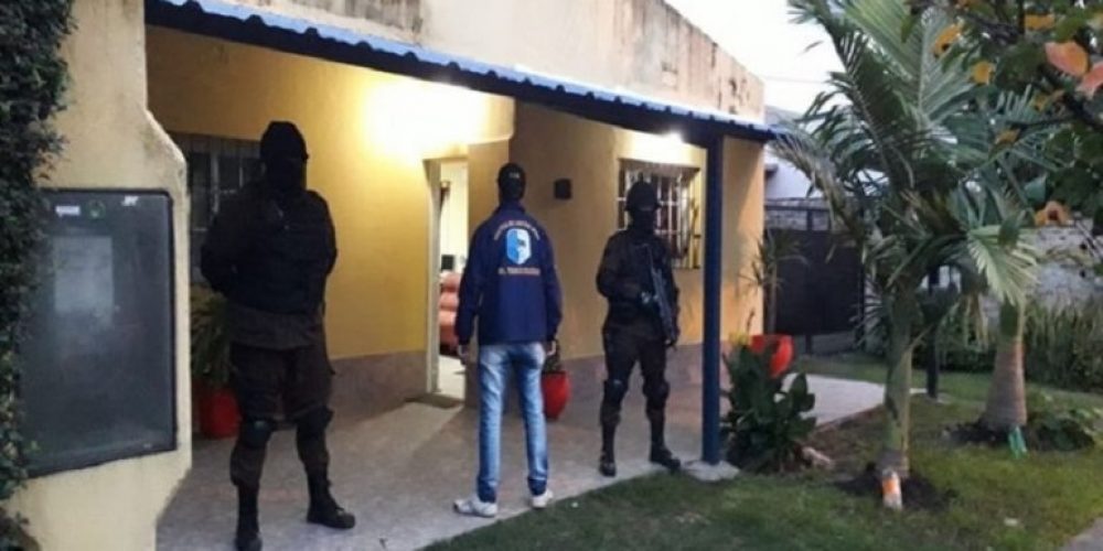 Seis detenidos en allanamientos por narcomenudeo en Federal