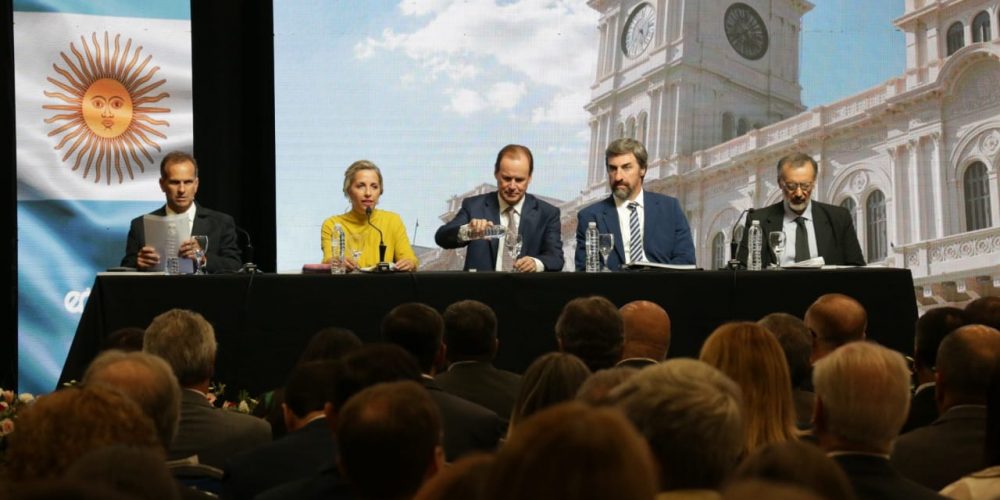 Bordet anunció ante la Asamblea Legislativa que quitará “todo cargo provincial de la factura de luz”