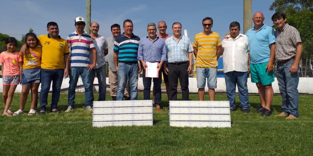 AHORA: ENTREGA DE ILUMINACION LED PARA LA CANCHA DE COSMOS