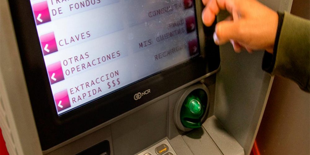 Vaciaron cuentas bancarias a dos paranaenses: transfirieron sumas millonarias