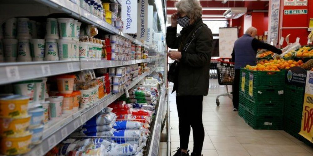 Canasta básica subió 40% en 2021: una familia necesitó más de $76.000 para no ser pobre