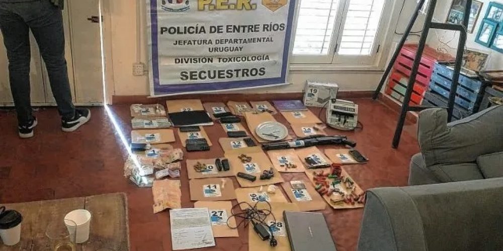 Detienen a tres Policías por narcotráfico