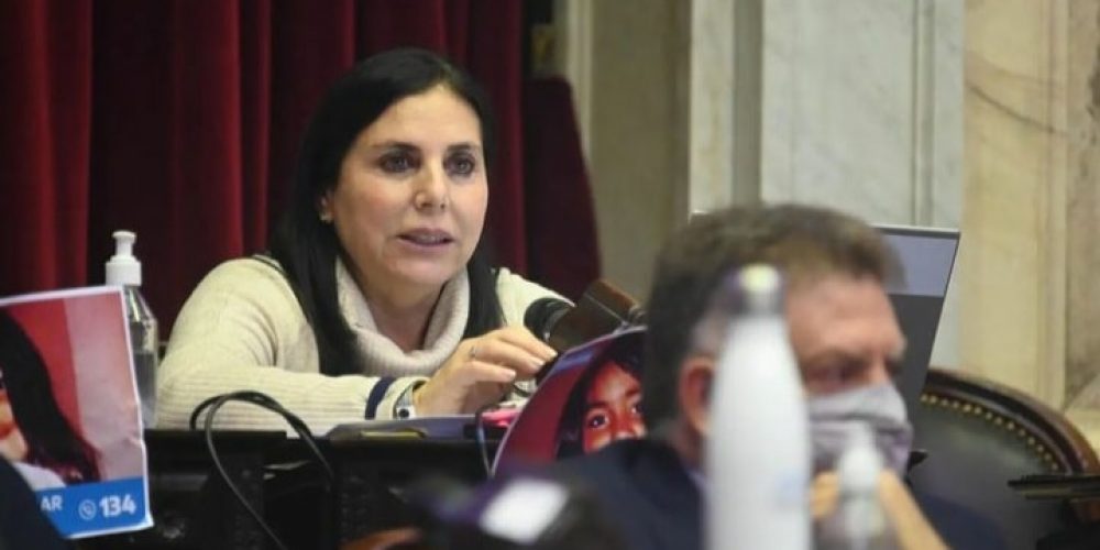 Lena pide derogar facultad del Ejecutivo para gravar exportaciones