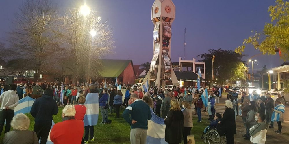 En Federación, cientos de vecinos se manifestaron en contra del Gobierno Nacional