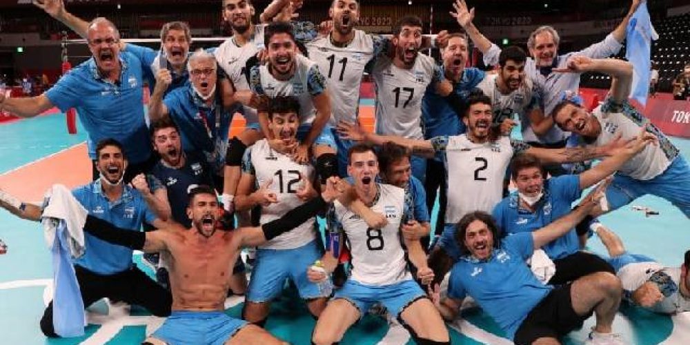 Argentina logró un histórico triunfo ante Brasil en vóley y consiguió la medalla de bronce