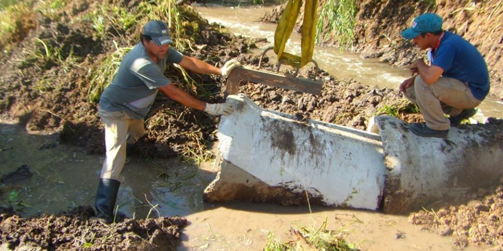 Realizan Obra de Entubamiento en la rotonda de Acceso y refacciones para la futura oficina de Defensa Civil.