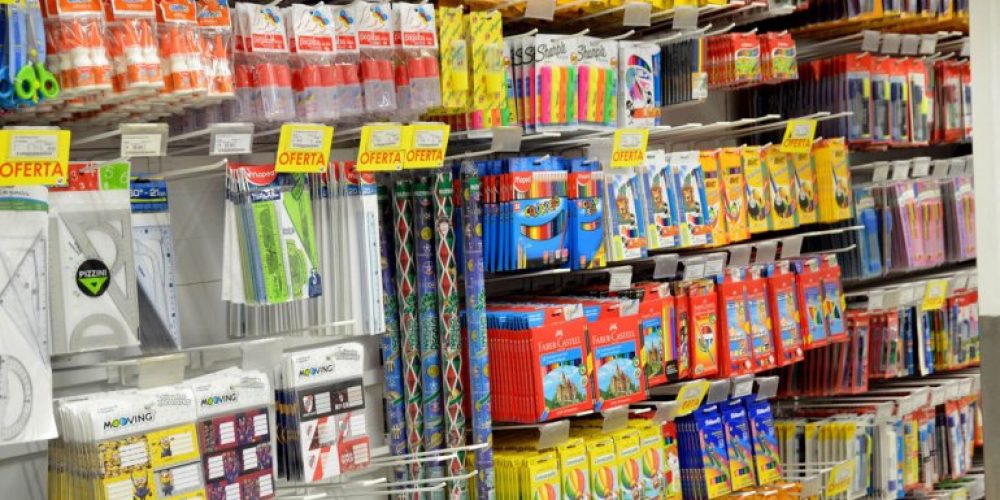 El gobierno nacional lanzó una canasta escolar de 10 productos a $500