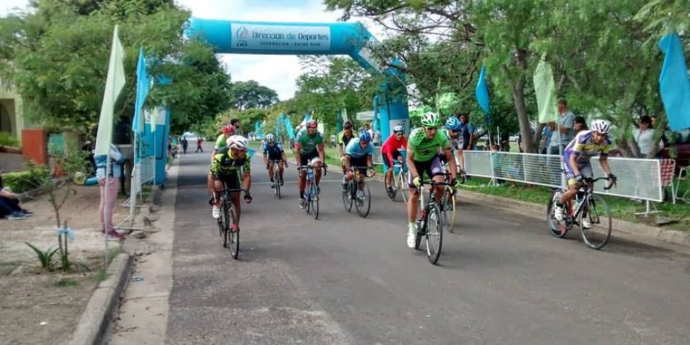 Competencia de Ciclismo en el Circuito de Playa Baly