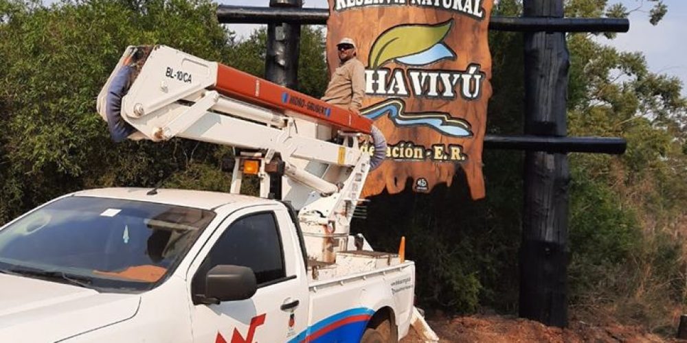 Colocan cartel de madera al ingreso a Chaviyú