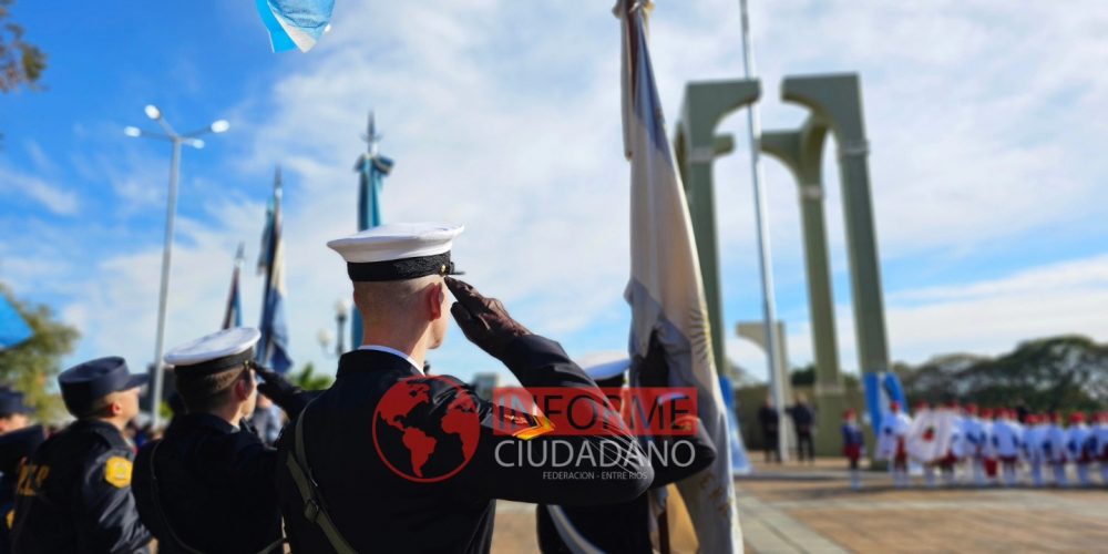 Acto por el Día de la Independencia en Plaza Libertad