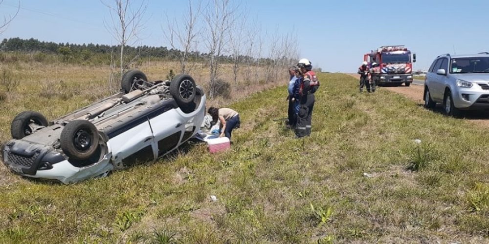 Vuelco en la Autovia Gervasio Artigas