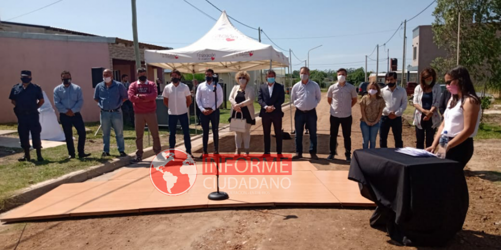 Ricardo Bravo entrega viviendas sociales construidas por el gobierno de Macri