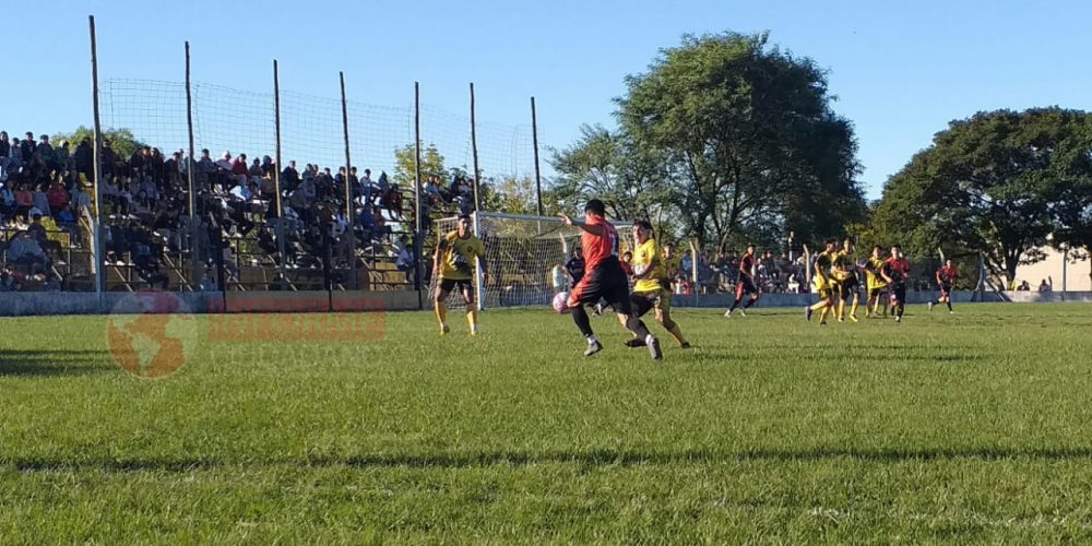 Estudiantes goleó y es puntero