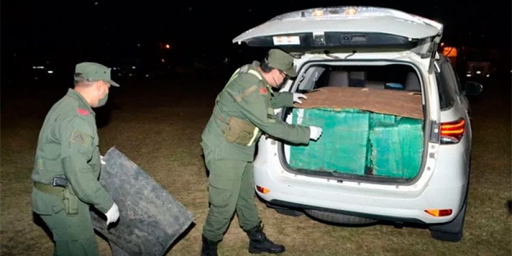 Abandonó un vehículo con 700 kilos de droga: su valor ronda $100 millones