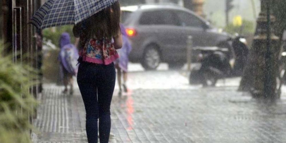 Suspenden vuelos por alerta por tormentas que comprende a una zona de Entre Ríos