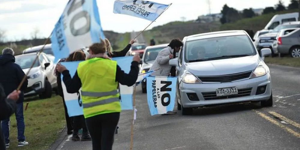 Asambleístas renuevan el reclamo contra UPM-Botnia en la 17º marcha al puente