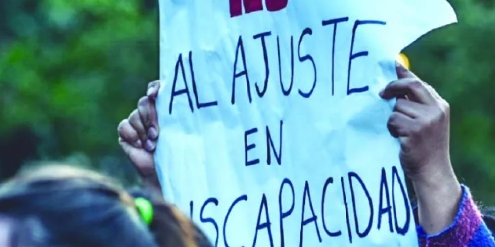 Prestadores y familiares de personas con discapacidad vuelven a protestar este lunes frente a Casa de Gobierno