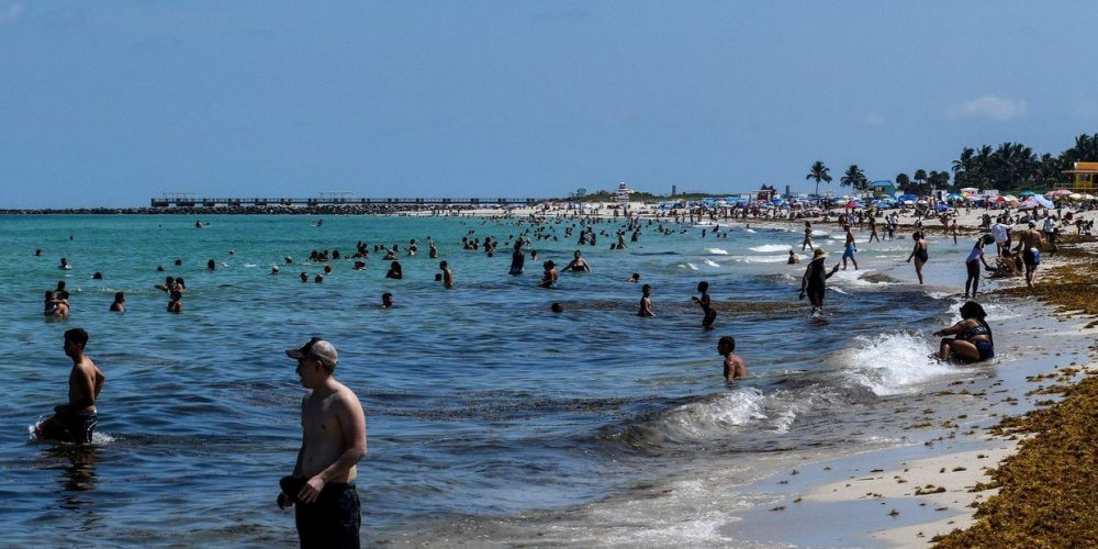 Miami comenzó la campaña de vacunación gratuita en las playas