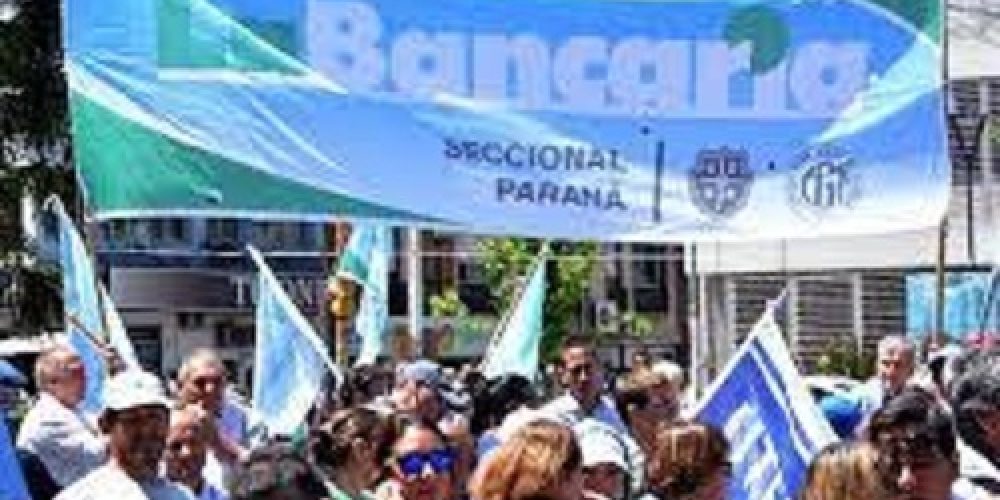 Bancarios cerraron un acuerdo salarial del 30% de aumento para 2019