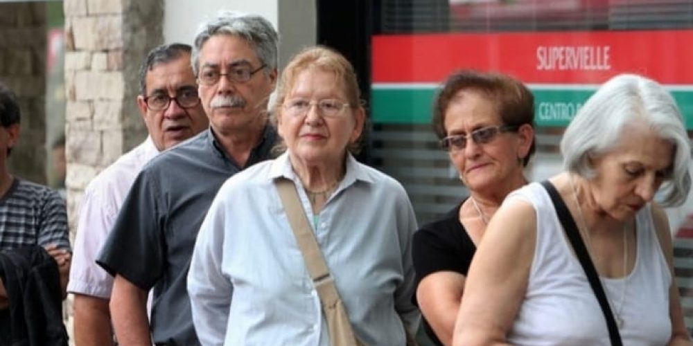 Las jubilaciones aumentarán 2,3% más una suma fija de $1.500: para la mínima representará el 13%