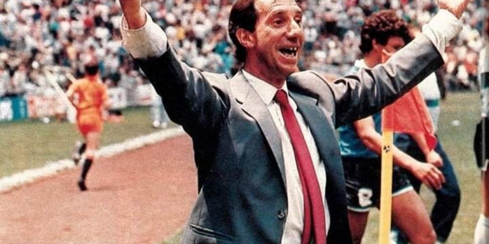 En el día del cumpleaños número 83 de Carlos Bilardo, 9 increíbles cábalas del Doctor