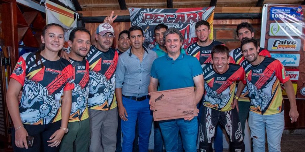 Ricardo Bravo compartio un almuerzo con los participantes del Enduro